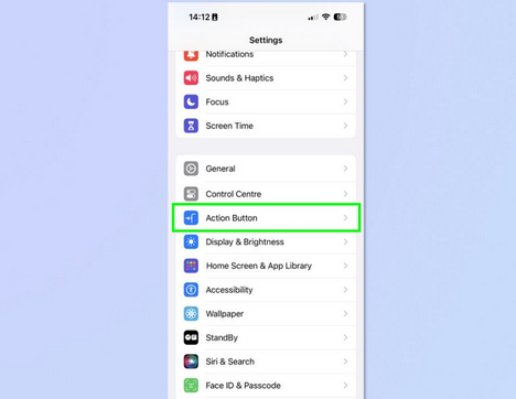 apple维修支持如何使用iPhone15Action按钮设置翻译