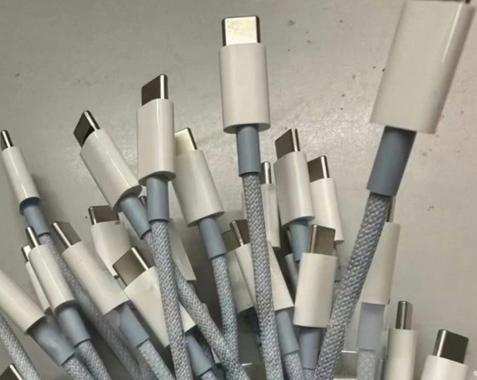 苹果15维修店分享iPhone15USB-C数据线长啥样